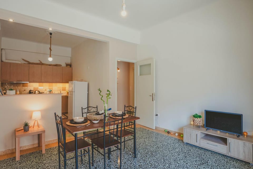 Living room, Seating area, Dining area, oven