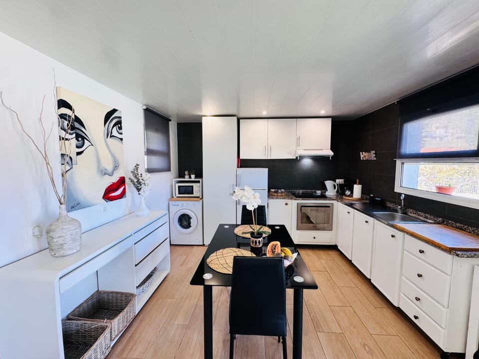 Property building, Kitchen or kitchenette, Living room