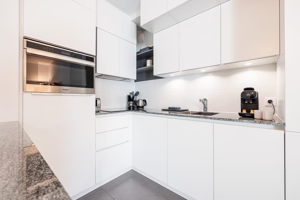 Coffee/tea facilities, Kitchen or kitchenette, dishwasher, stove