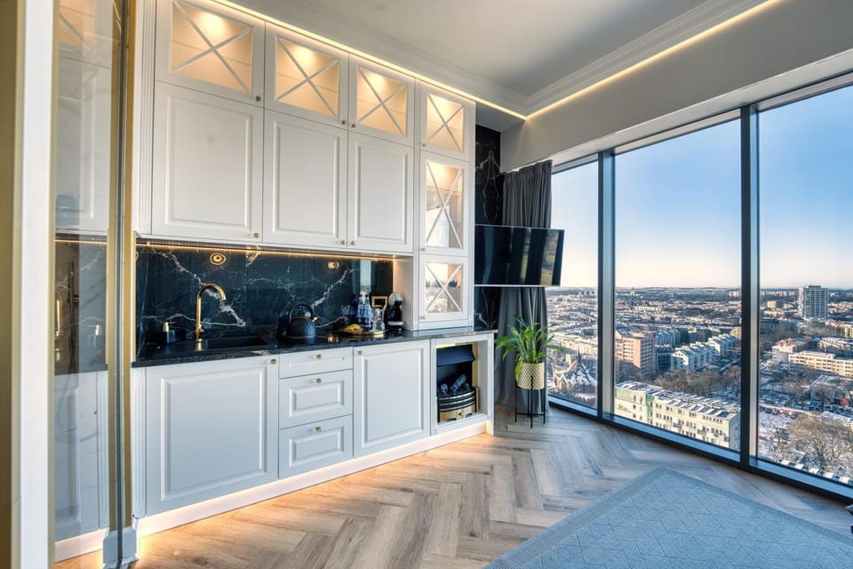 Kitchen or kitchenette, City view, oven