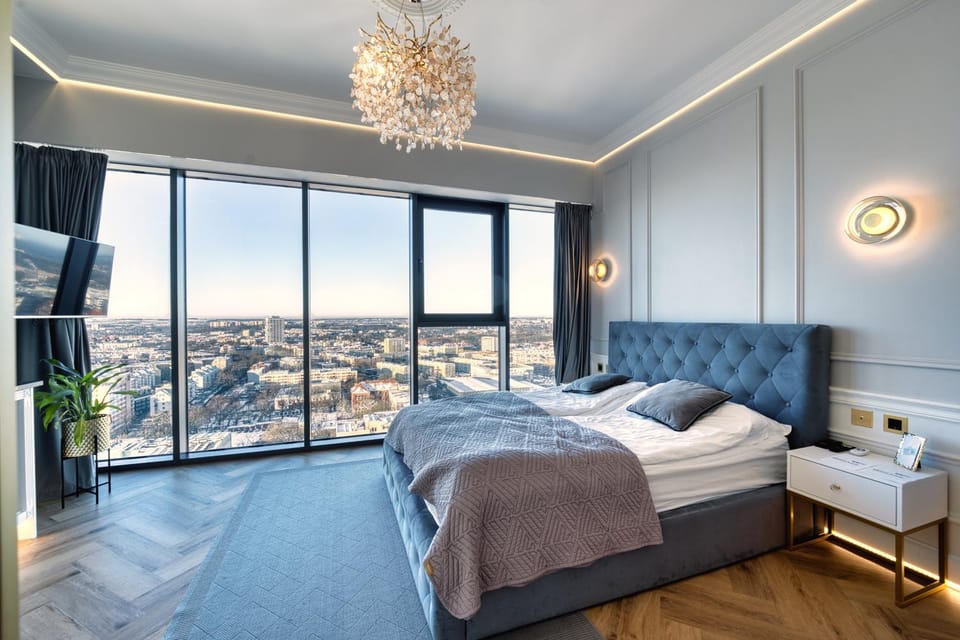 Bed, Photo of the whole room, Seating area, Bedroom