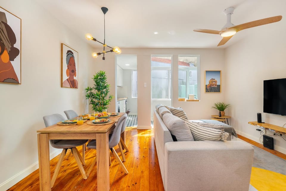 TV and multimedia, Living room, Dining area