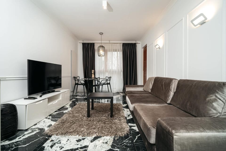 Communal lounge/ TV room, TV and multimedia, Living room, Dining area, Evening entertainment