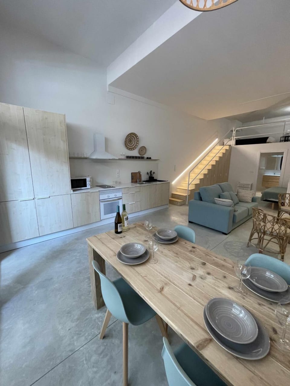 Kitchen or kitchenette, Dining area
