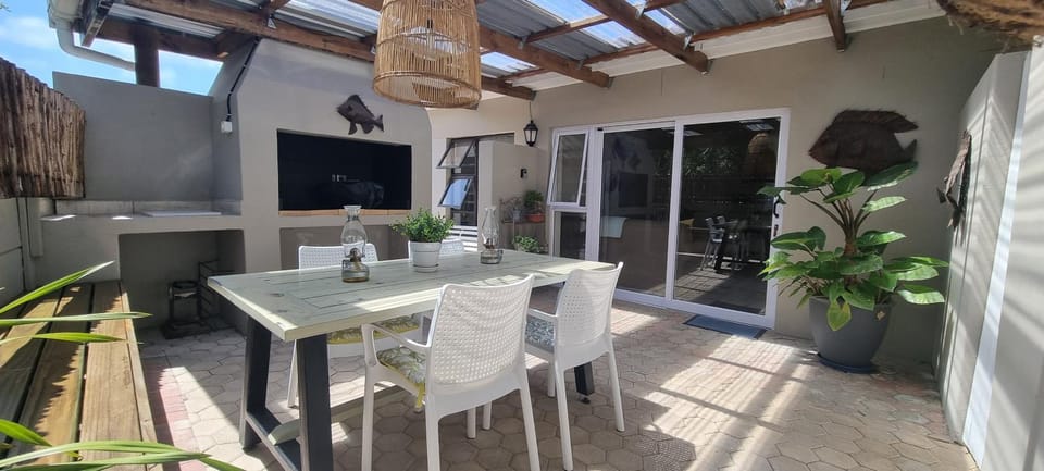 Patio, BBQ facilities