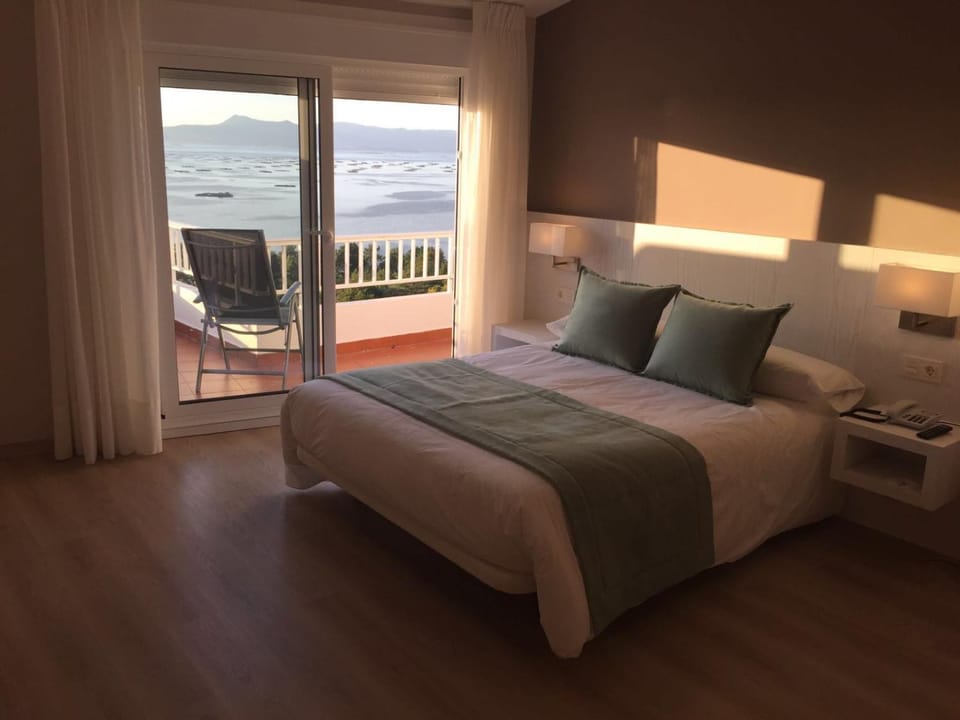 Bed, Sea view