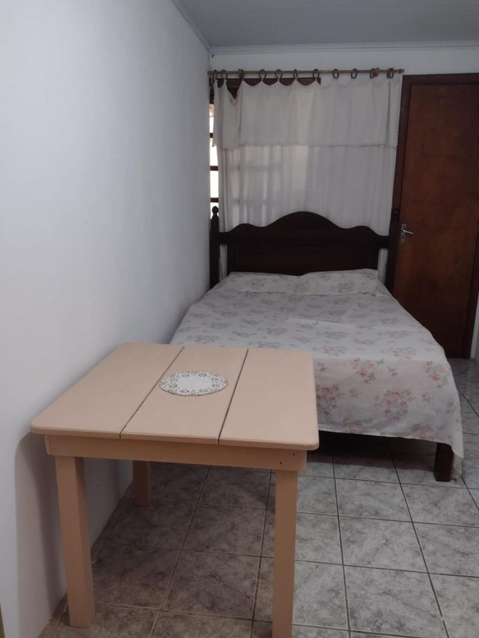 Bed, Dining area