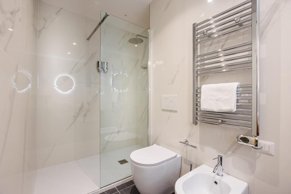 Shower, Toilet, Bathroom, bidet, towels