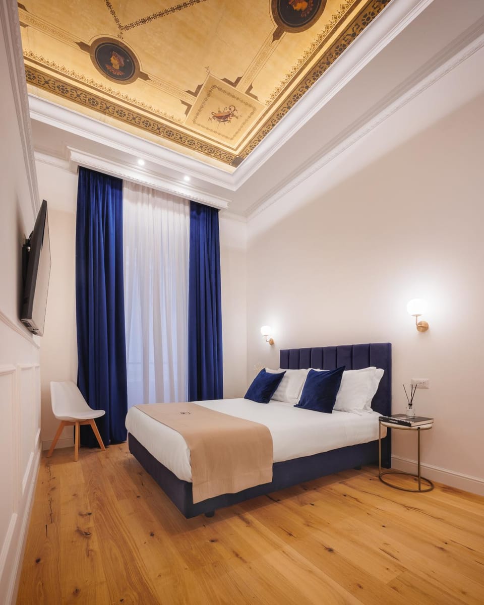 Bed, TV and multimedia, Photo of the whole room, Bedroom