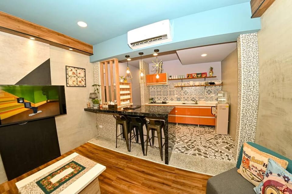 Kitchen or kitchenette, Living room