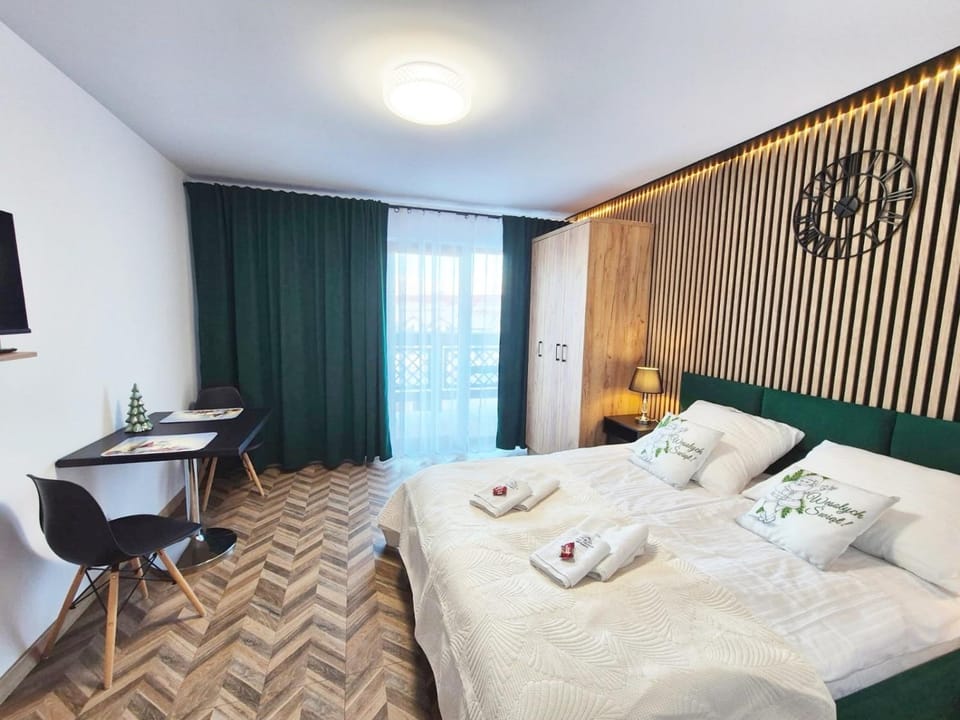 Bed, Living room