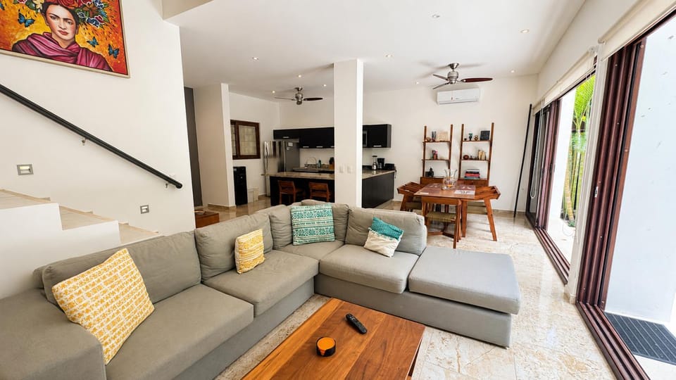 Townhome with private Rooftop & Jacuzzi - Beach across street Villa in State of Quintana Roo