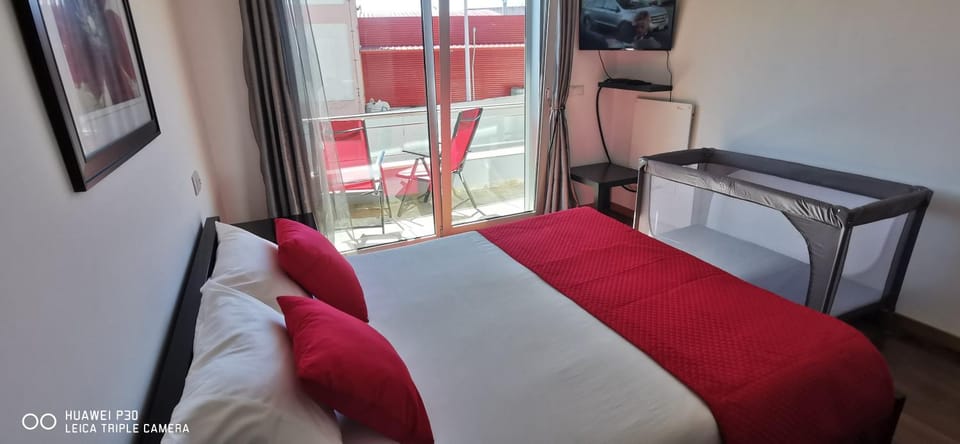 Bed, Bedroom, air conditioner