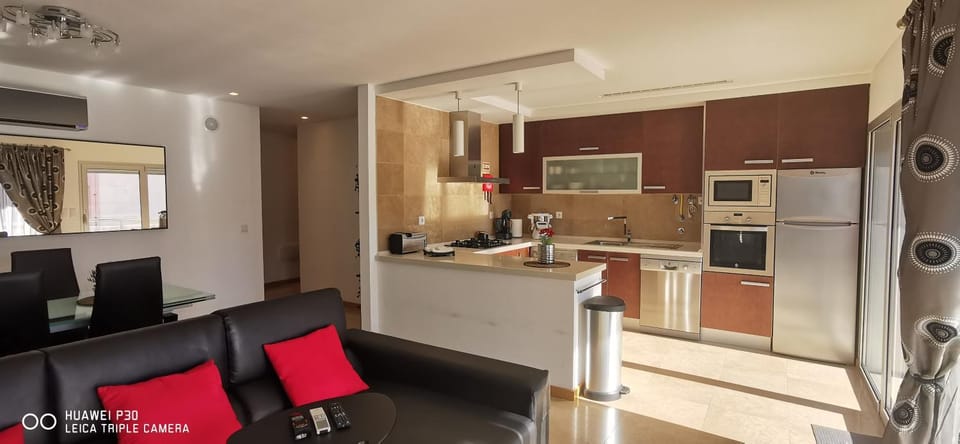 Kitchen or kitchenette, Dining area, dishwasher, minibar, pet friendly, stove, toaster, air conditioner
