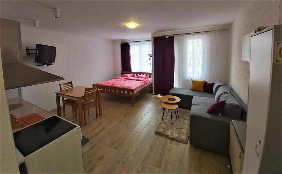 Bed, Photo of the whole room, Dining area, Bedroom, hair dresser