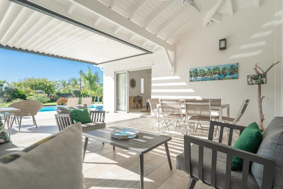 Patio, Day, View (from property/room), Balcony/Terrace, Living room, Seating area, Dining area