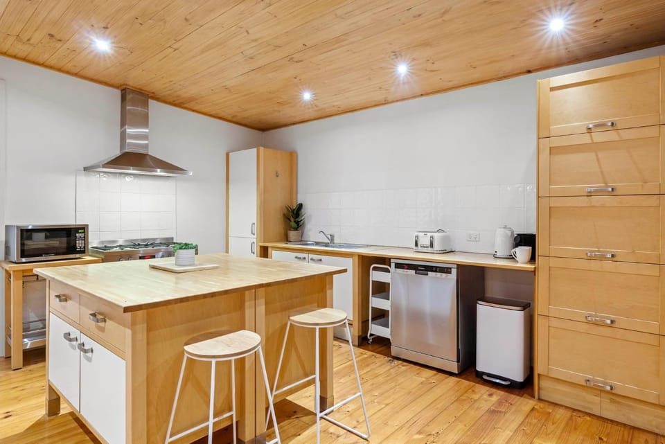 Coffee/tea facilities, Kitchen or kitchenette, dishwasher, minibar, pet friendly, stove, toaster