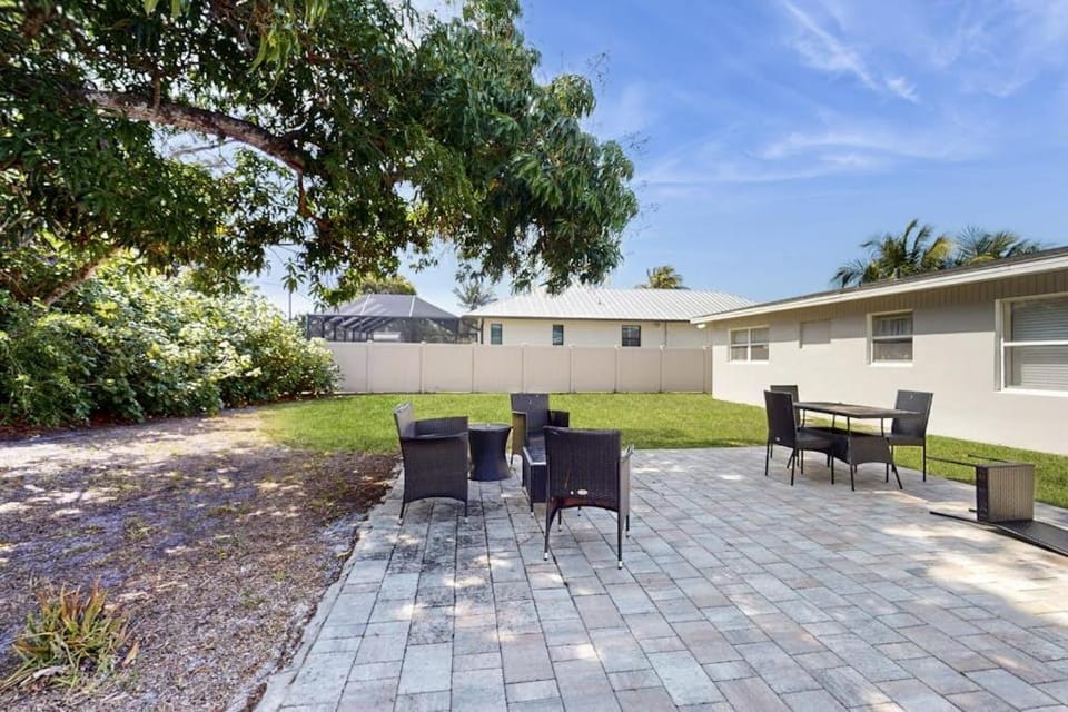 Mango Cottage House in North Naples