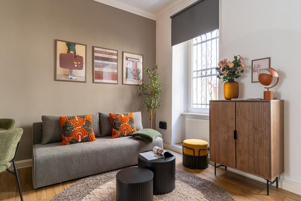 Living room, Seating area