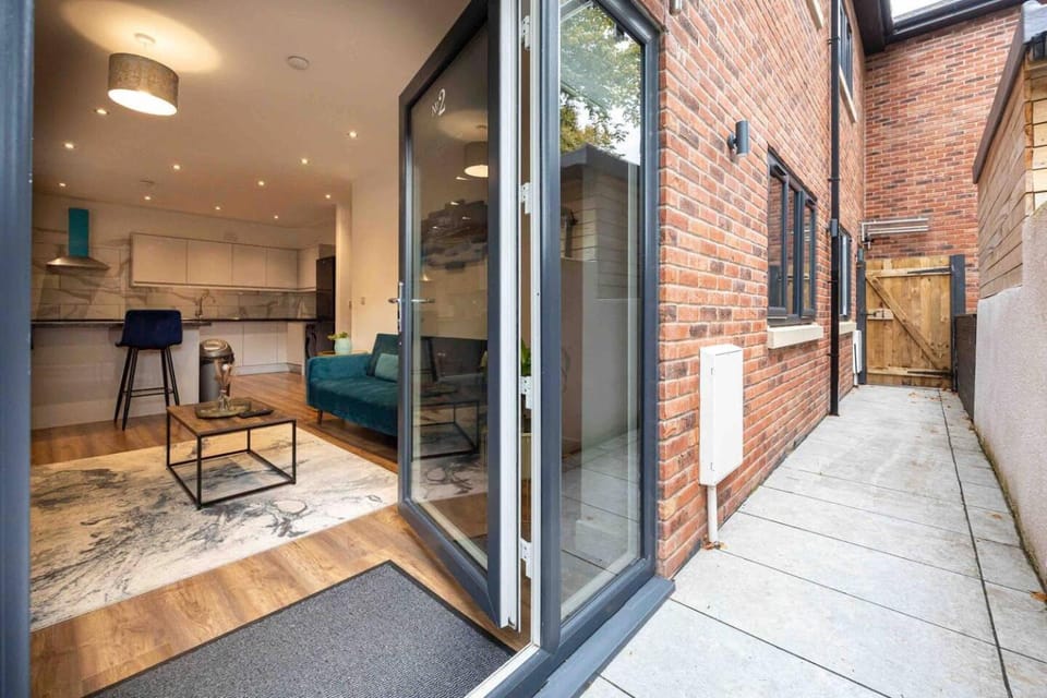 Vibrant 2br Apartment In Chorlton, Free Parking Apartment in Manchester