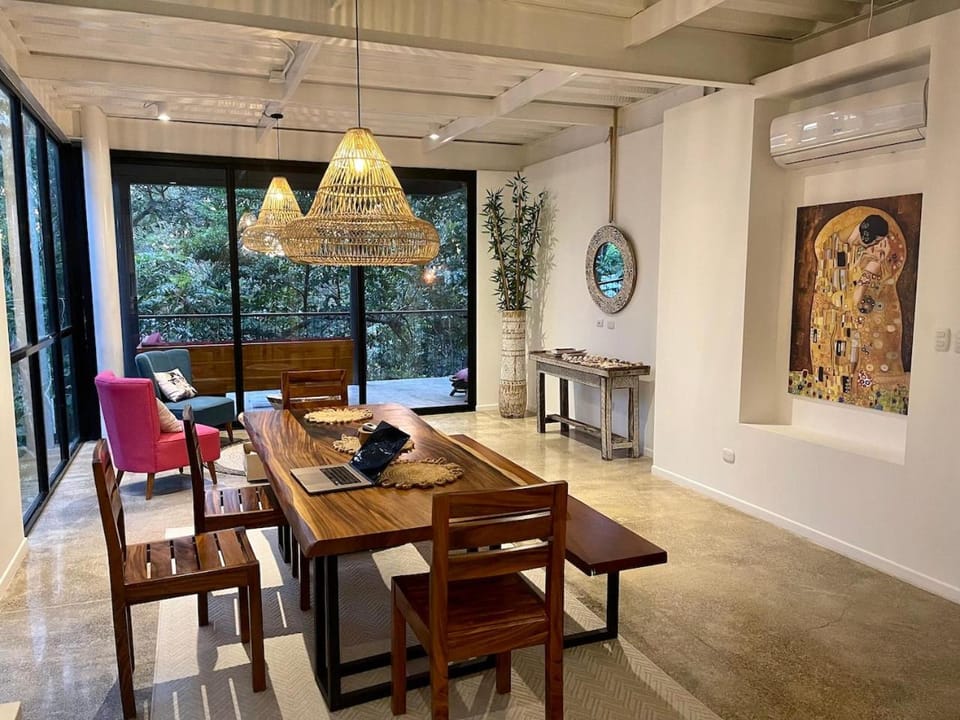 Living room, Seating area, Dining area, air conditioner