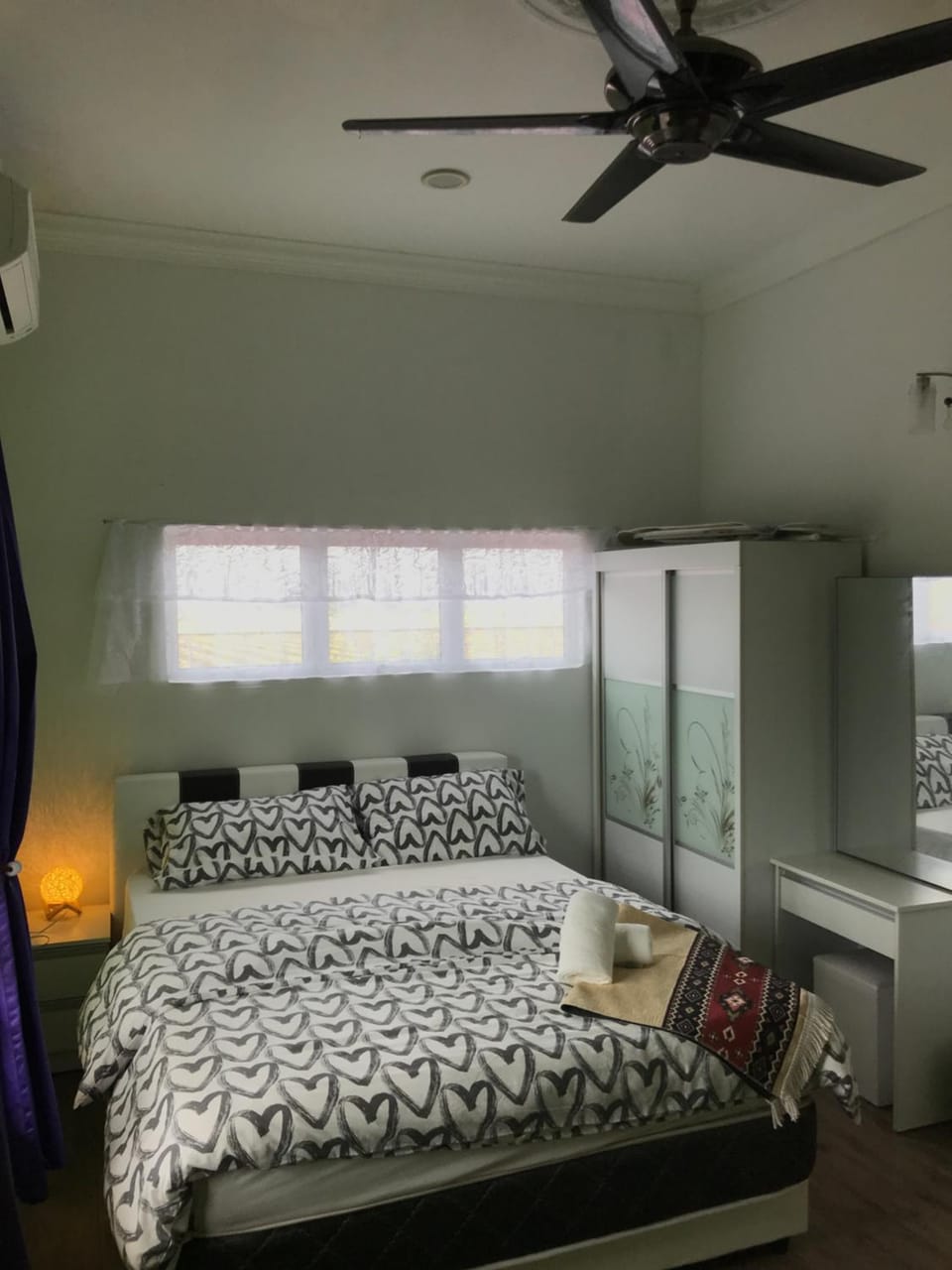 Photo of the whole room, Bedroom, fireplace