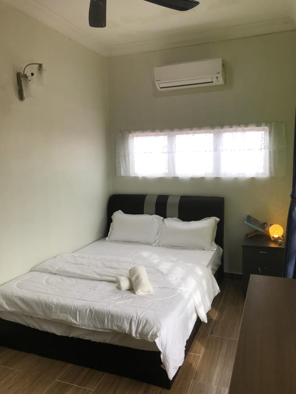 Photo of the whole room, Bedroom, towels, air conditioner