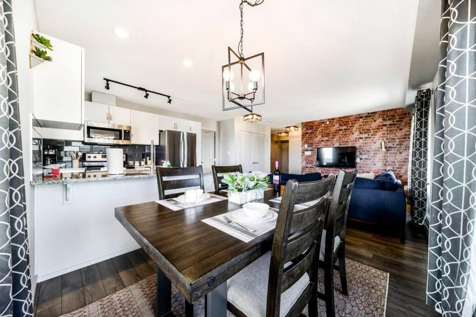 Kitchen or kitchenette, Living room, Seating area, Dining area