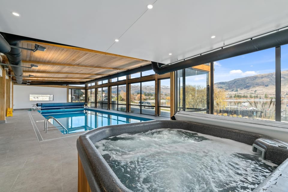 Hot Tub, Swimming pool