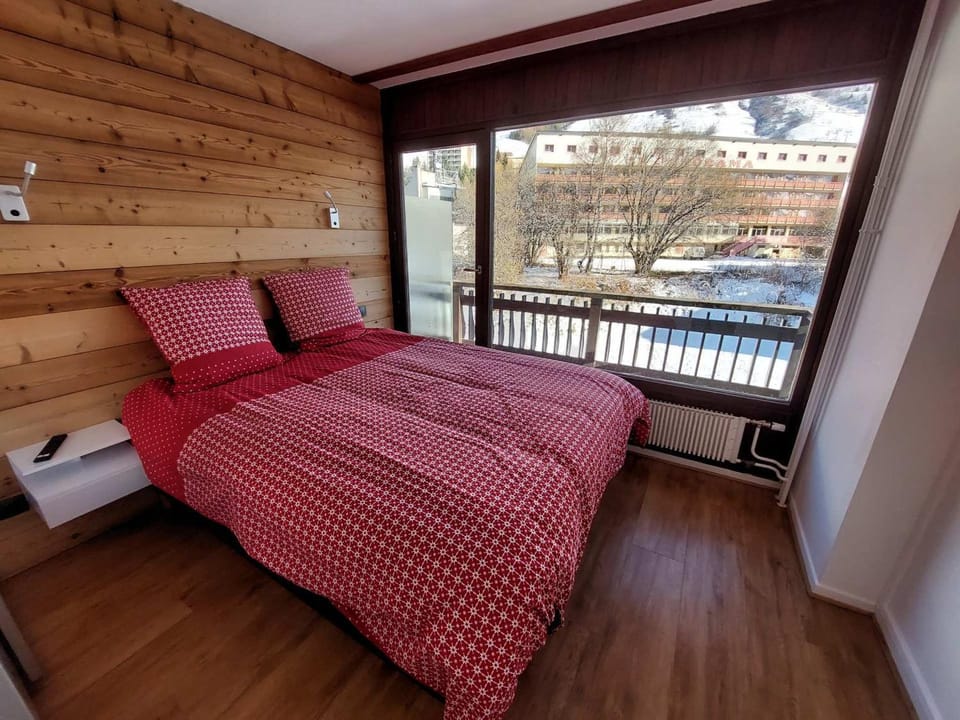 Charmant T2 proche pistes, balcon et parking - FR-1-516-200 Apartment in Les Deux Alpes