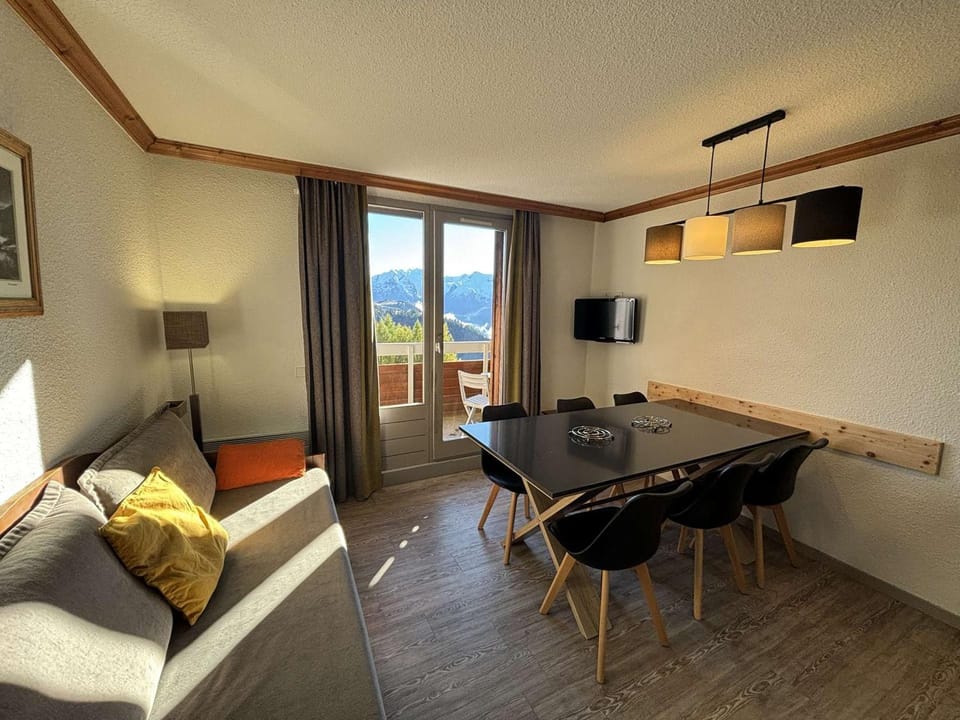 Duplex 6 pers, skis aux pieds, piscine & sauna - L'Alpe d'Huez - FR-1-405-211 Apartment in Huez