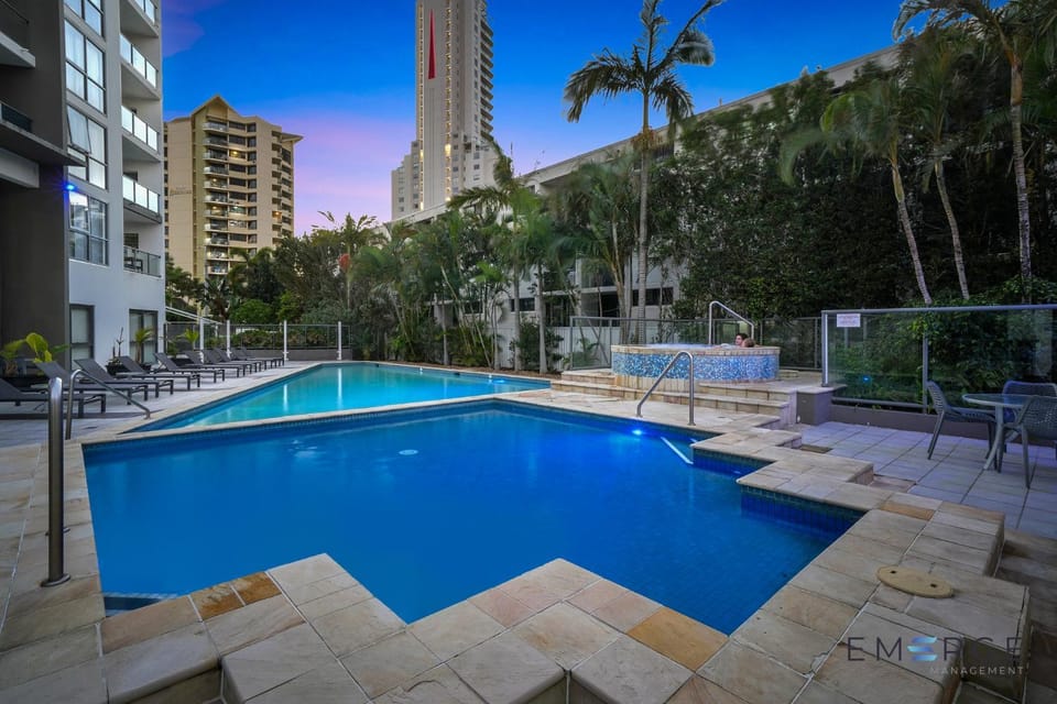Property building, Swimming pool, sunbed