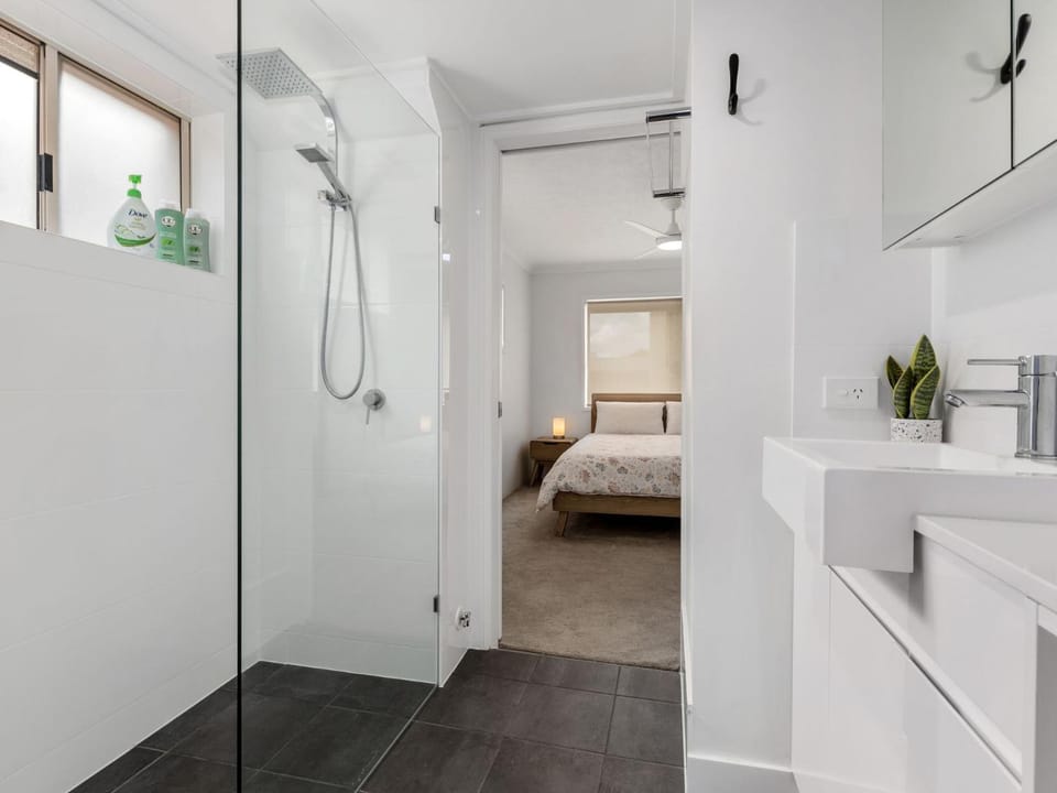 Shower, Bathroom, Bedroom