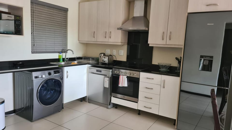 Cottonwoods Apartment for Family, Friends and Business trips. Apartment in Sandton
