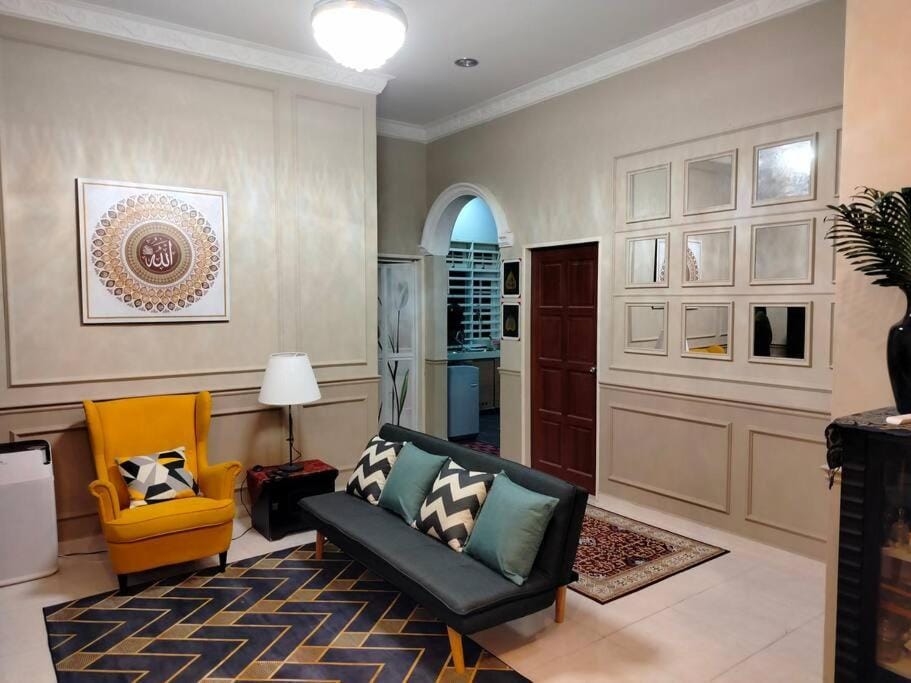 Living room, Seating area
