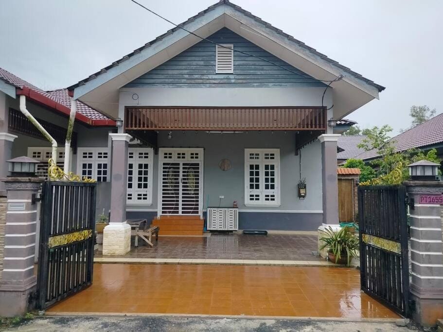 Property building, Patio, Day