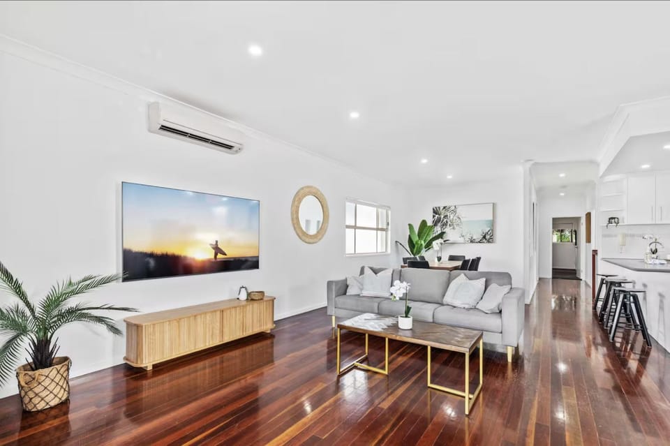 TV and multimedia, Living room, Dining area, air conditioner
