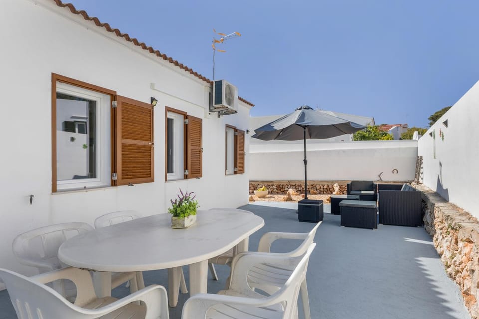 Property building, Balcony/Terrace, Living room