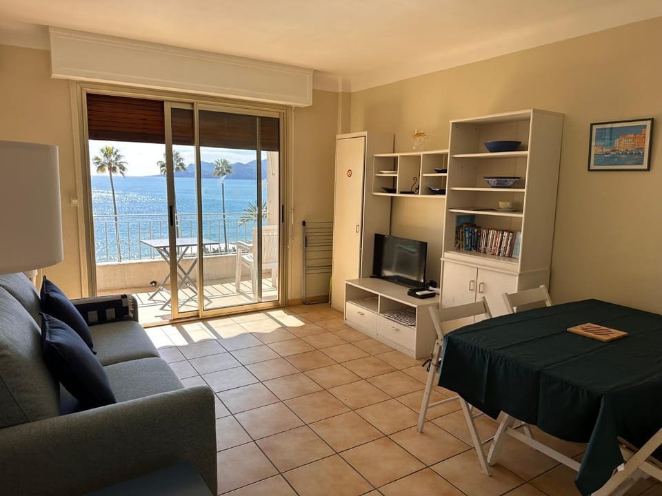 One bedroom apartment in Cannes with a balcony and great sea views - 821 Apartment in Cannes