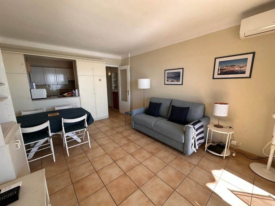 One bedroom apartment in Cannes with a balcony and great sea views - 821 Apartment in Cannes