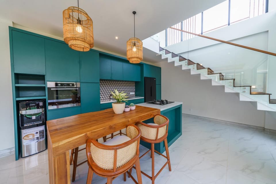 Dining area, pet friendly, stove