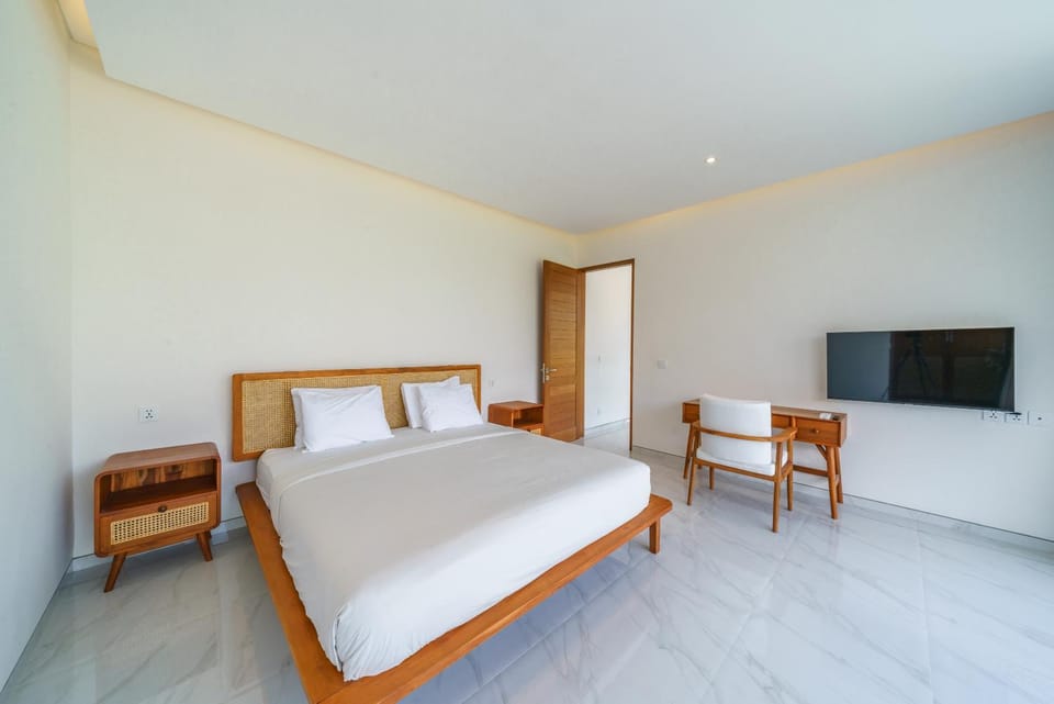 Bed, TV and multimedia, Photo of the whole room, Bedroom