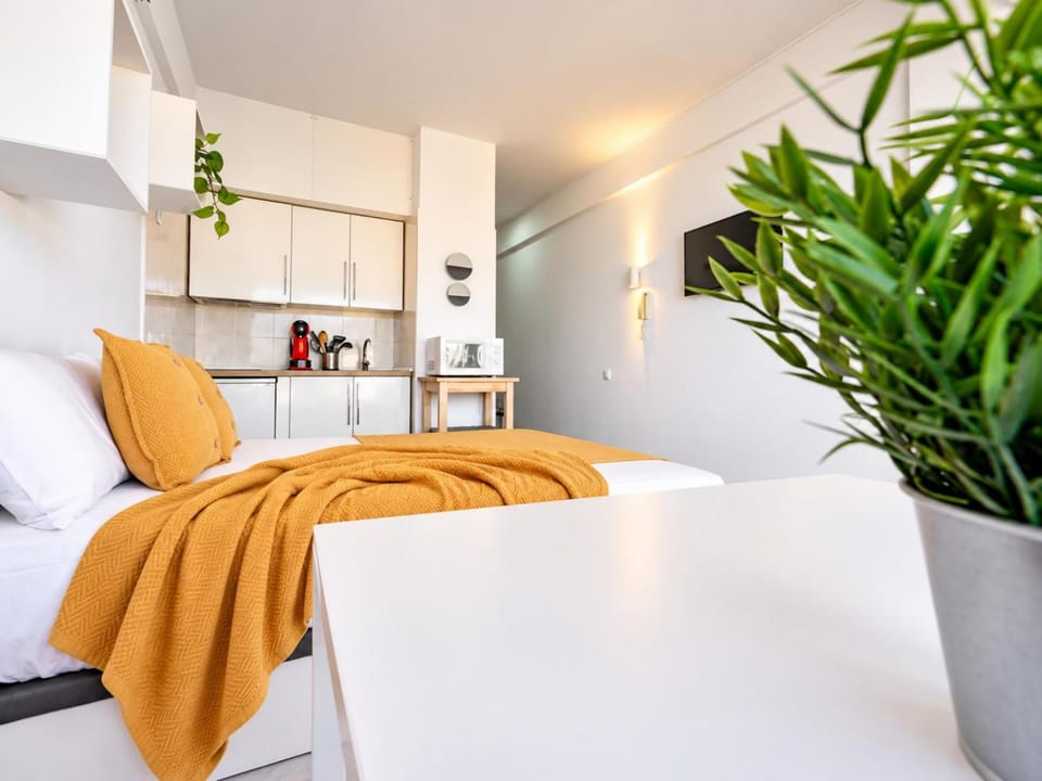 Bed, Kitchen or kitchenette, Photo of the whole room, Bedroom