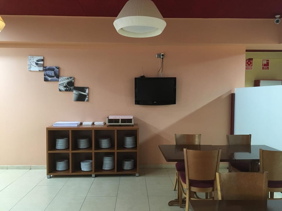 Restaurant/places to eat, Communal lounge/ TV room