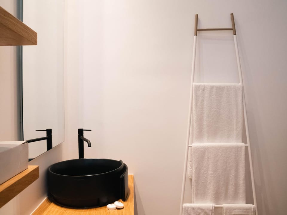 Bathroom, towels