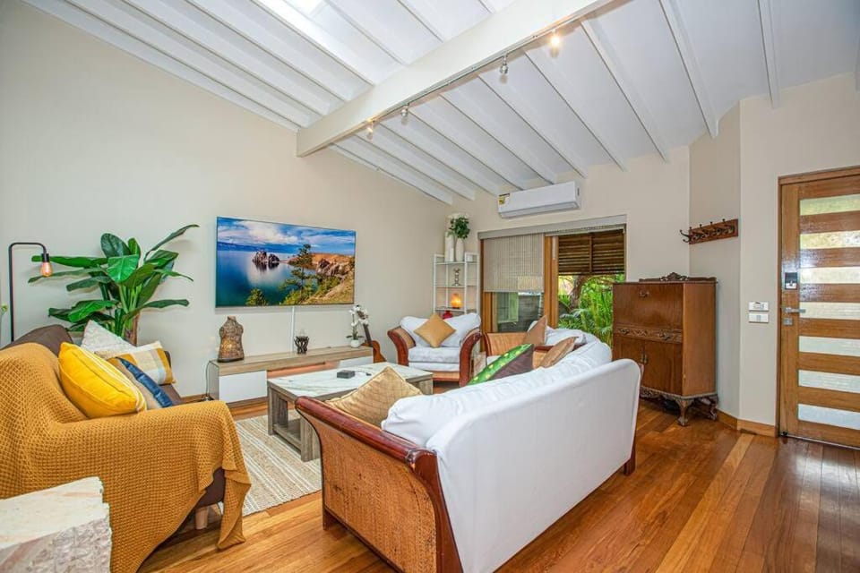 Luxury Retreat Home - 4bed House w/Parking - Mins from CBD Villa in Sydney
