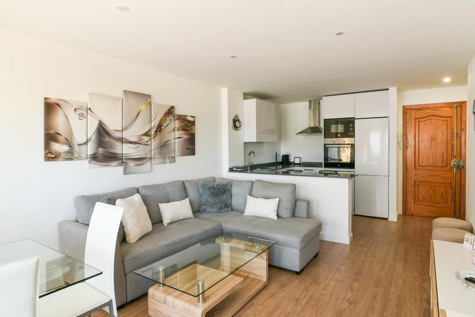 Photo of the whole room, kitchen
