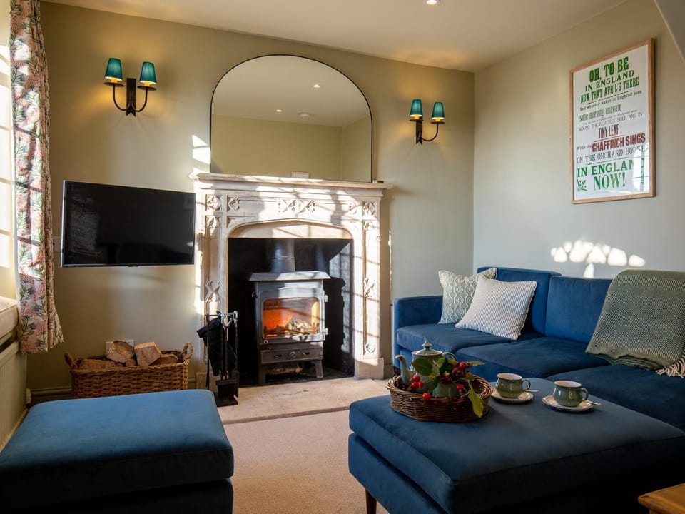 TV and multimedia, Living room, Decorative detail, Seating area, flat iron