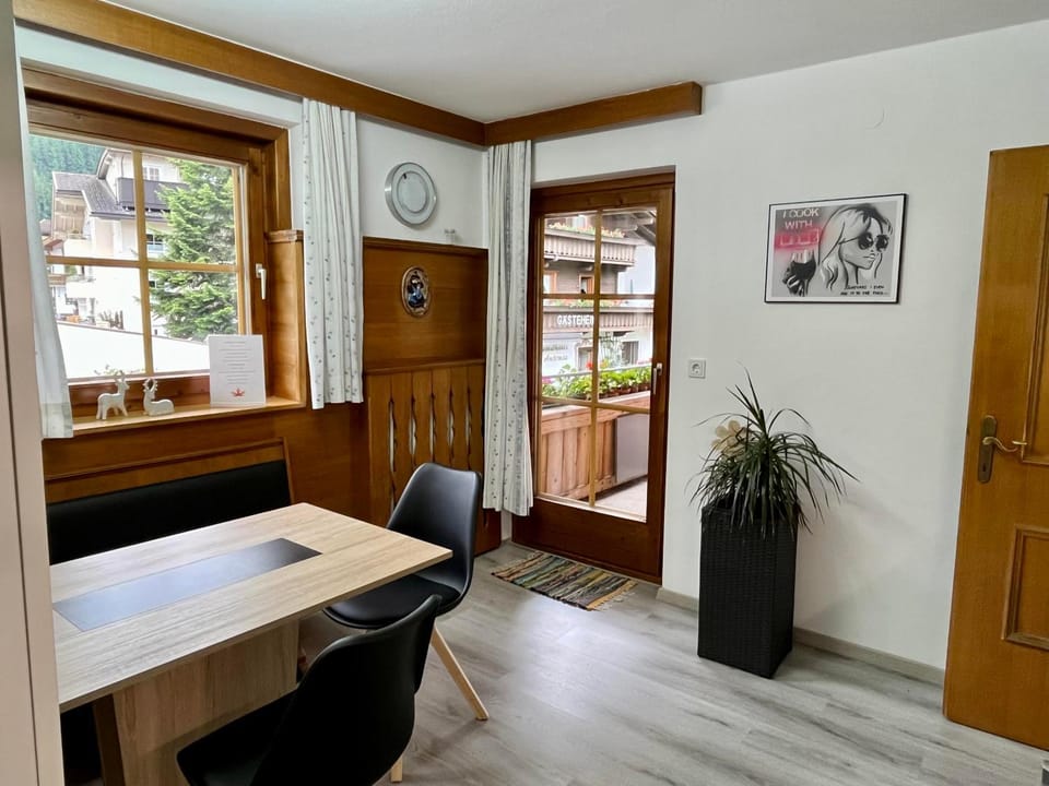 Balcony/Terrace, Seating area, Dining area, kitchen