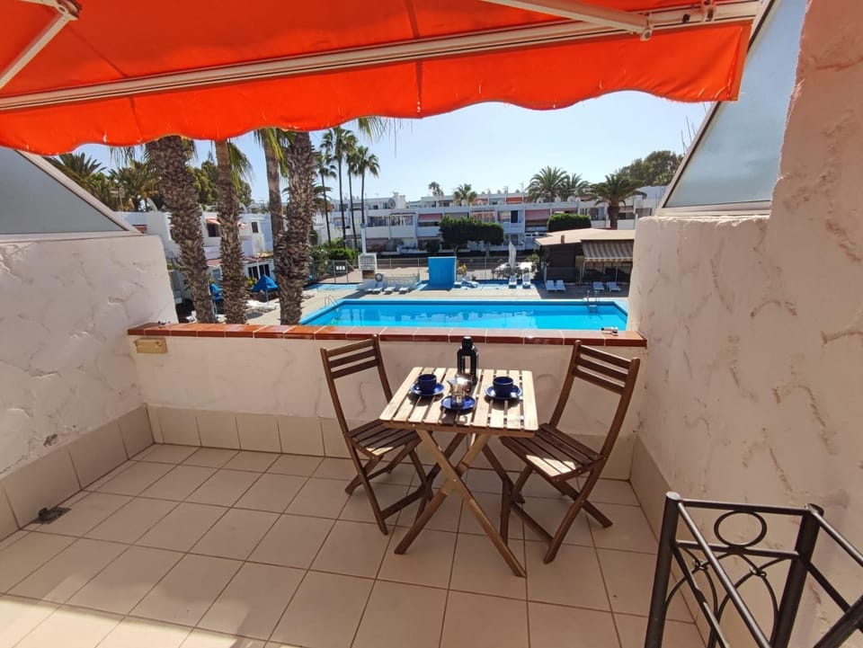 Patio, Day, Pool view, Swimming pool, sunbed